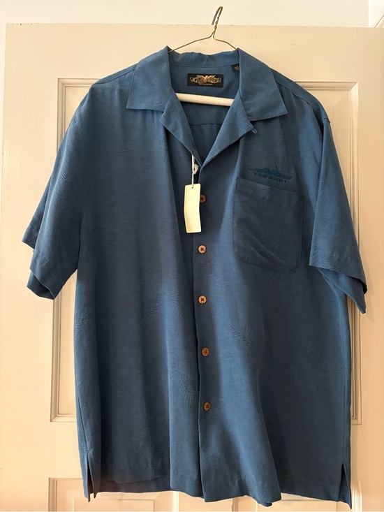 NWT Men's Short-Sleeve Button-Down Shirt in Steel Blue. Size Med. BAE Systems